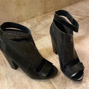 Kelsi Dagger Betta ankle bootie in black Size 9.5